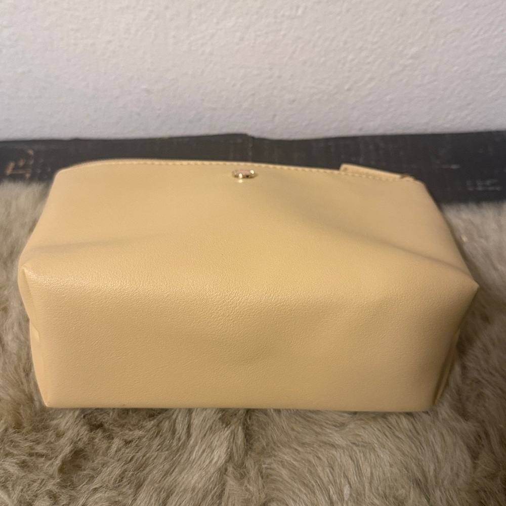Bulgari Pale Yellow Leather Cosmetic Pouch with Gold Logo - Picture 5 of 5